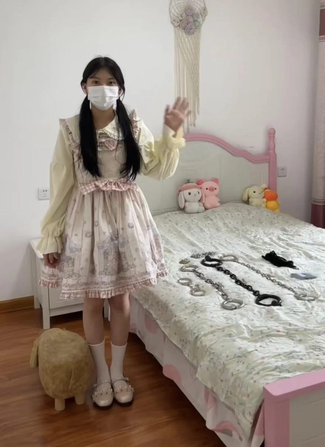 18岁女高的多副镣铐讲解测评体验