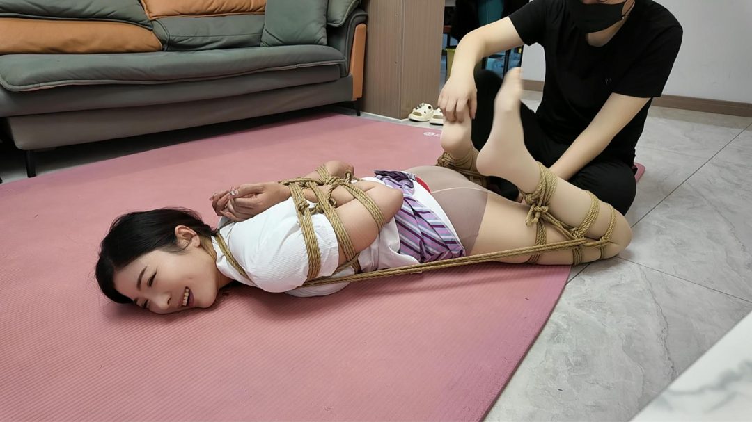 佳佳单腿吊，驷马调叫