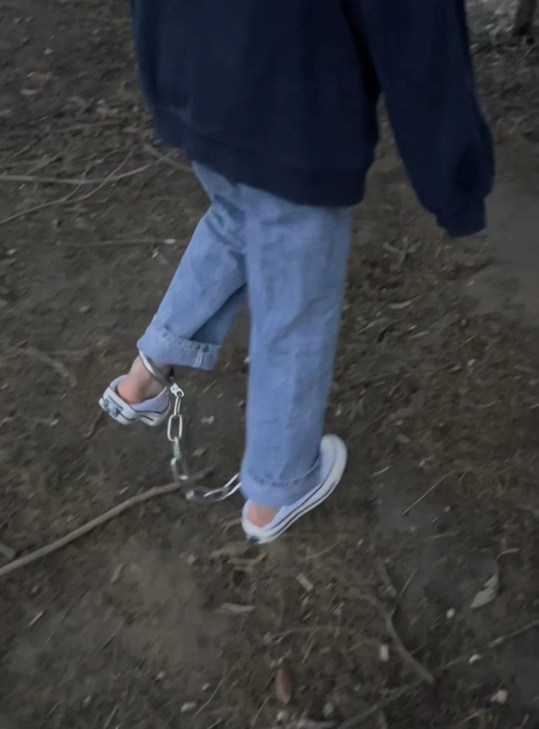 18岁女高的多副镣铐讲解测评体验