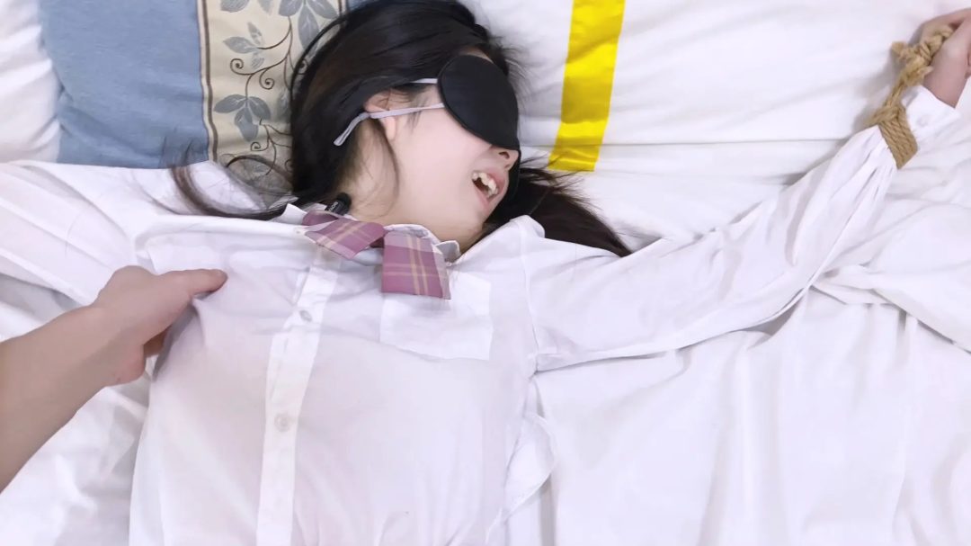 【嗷大喵】- 客户定拍-TK篇+jk被大字捆绑在床上+挠腋下+挠腰间+挠大腿+最后再双手挠脚底+全程炸麦爆笑