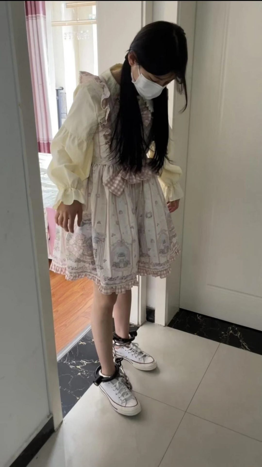 18岁女高的多副镣铐讲解测评体验
