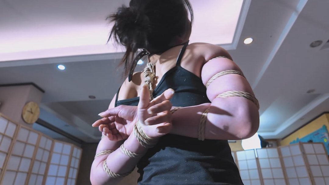 绳屋藏娇 定拍：洛洛黑丝吊脖子