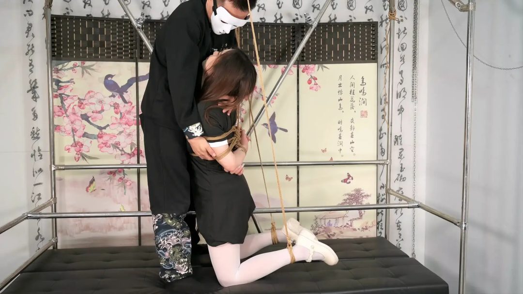 【床上的玩物系列】睡神来袭，被吊着骑着木马照样睡--白丝、TK、刺轮、放置、单杠木马责