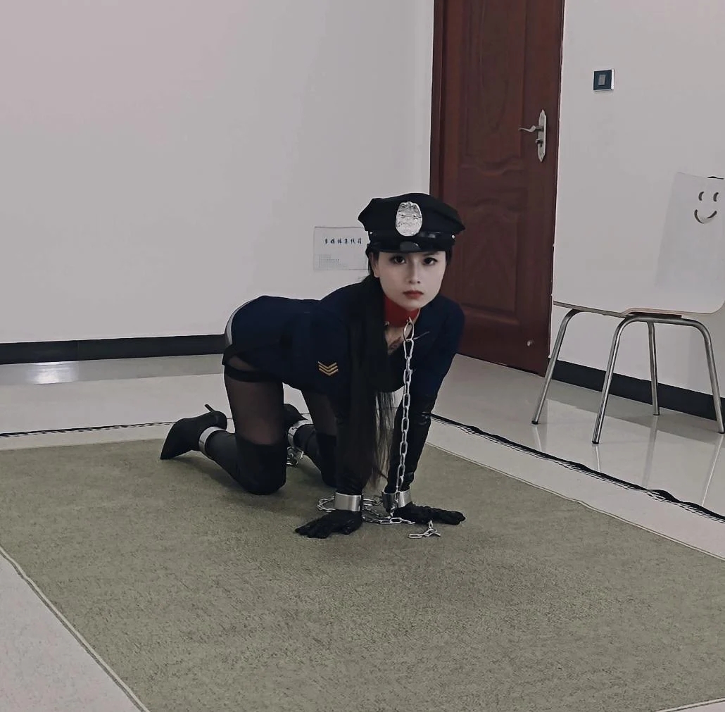 定拍长靴制服带十公斤手铐脚镣TJ遛狗强制练习12.5公分口塞深喉到底