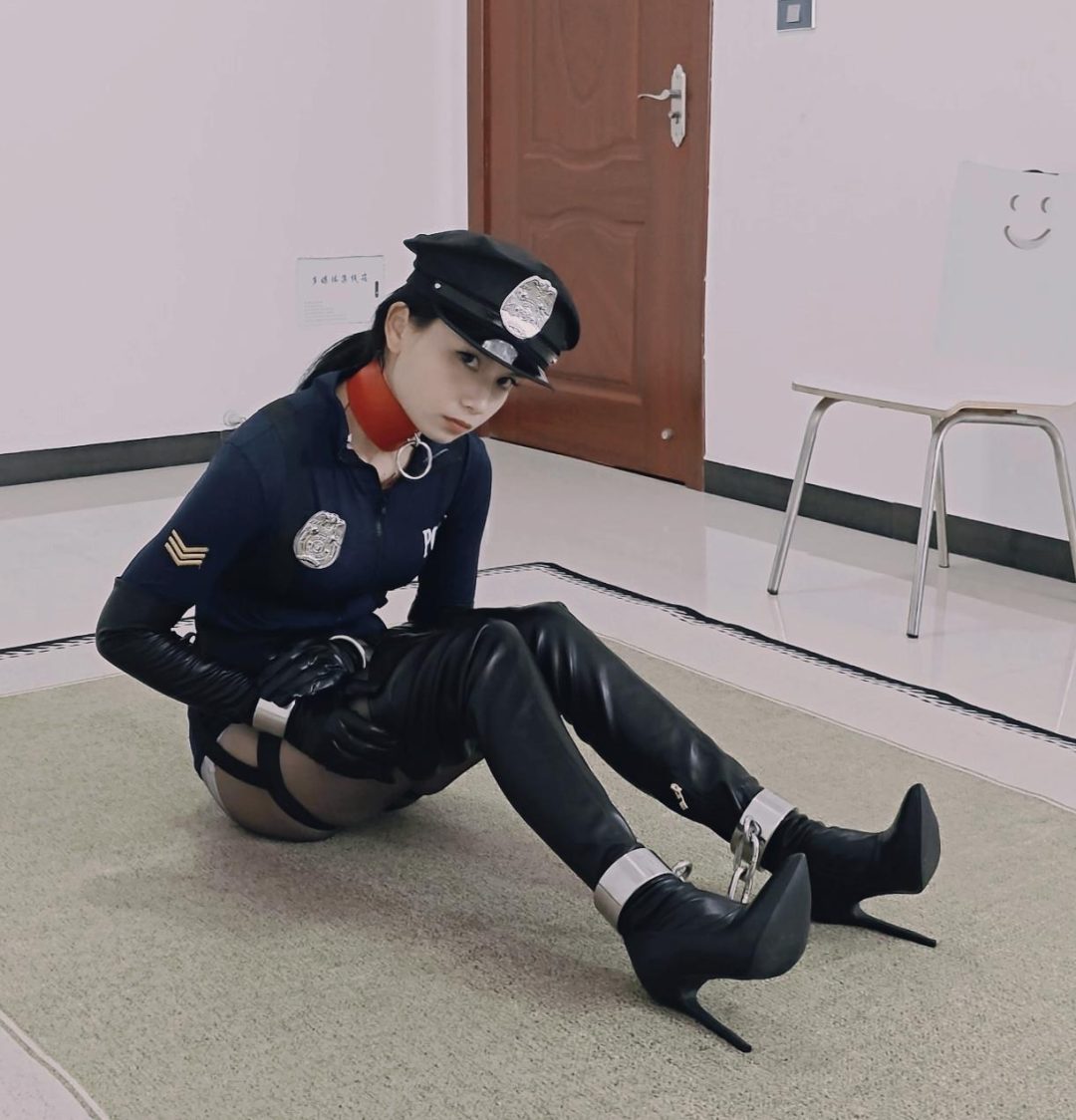 定拍长靴制服带十公斤手铐脚镣TJ遛狗强制练习12.5公分口塞深喉到底