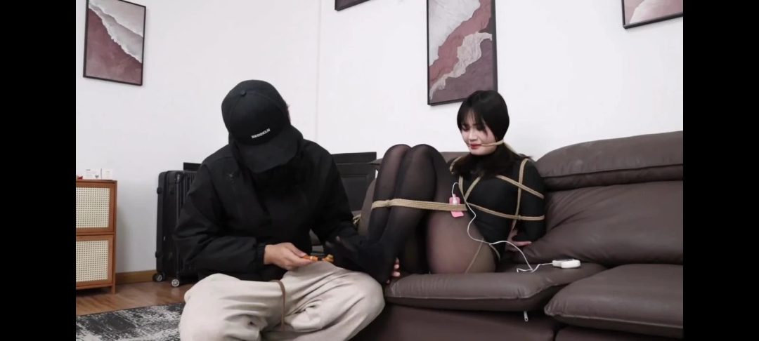 【DID订拍蜡像美少女战士】厚黑紧身衣满足同好需求 长时间脚丫特写 挠脚心 长腿美女 团缚 定身 电击贴片 电击棒折磨 鞭打 疯狂挠痒