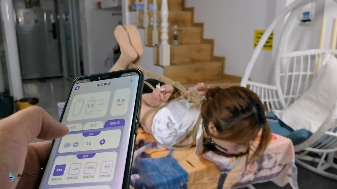 JS工作室定拍：娜娜驷马紧缚+零距离啵啵贝失控放置