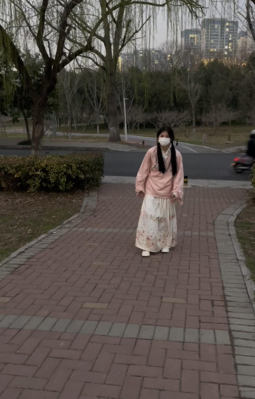 18岁高中女生焊死脚镣-电焊死镣的两天体验（下）