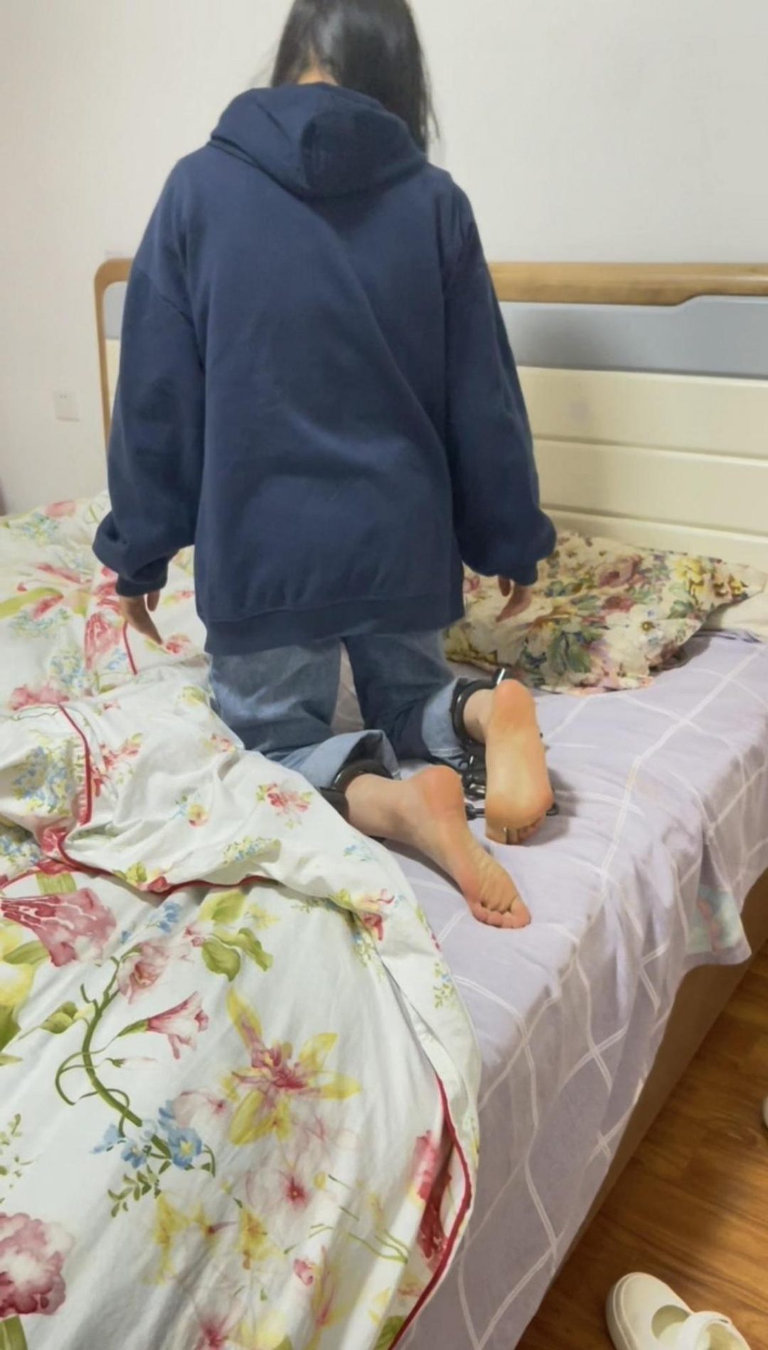 18岁高中女生焊死脚镣-电焊死镣的两天体验（下）