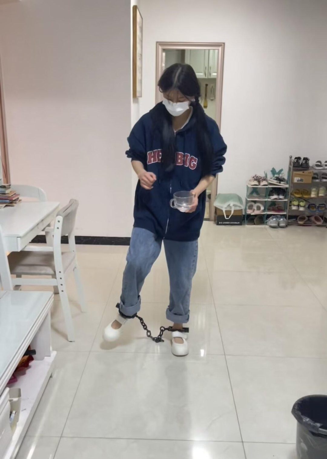 18岁女高焊死脚镣-电焊死镣的两天体验（上）