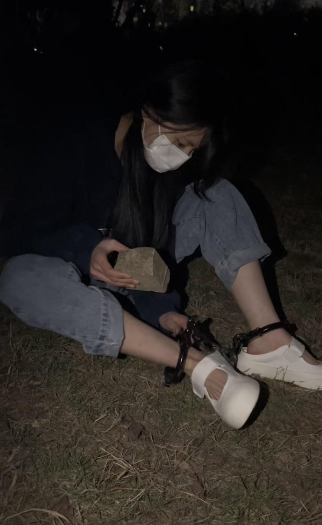 18岁女高焊死脚镣-电焊死镣的两天体验（上）