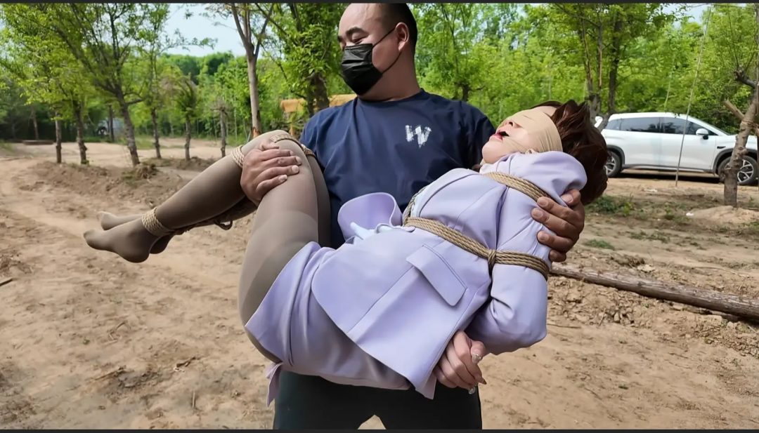幻星大帝 李大侠原创-佳佳雅倩主演-《名侦探柯南》妃英理毛利兰母女遇袭之母女调教