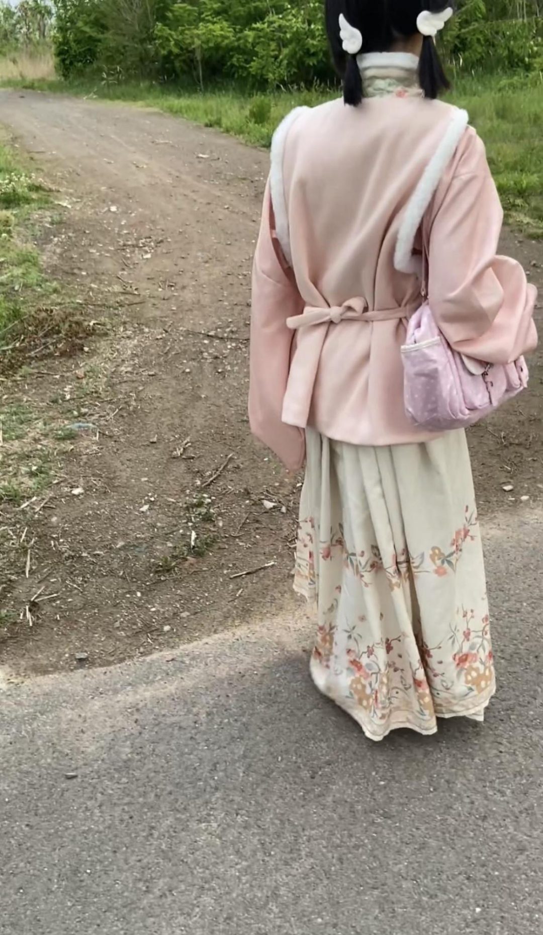 汉服女孩的脚铐外出-全程的户外镣铐