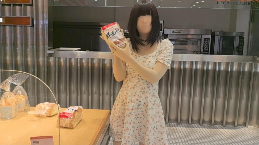 【ZENTAI】全包去逛夜市 出门就遇到隔壁领居家门都没关 差点被发现