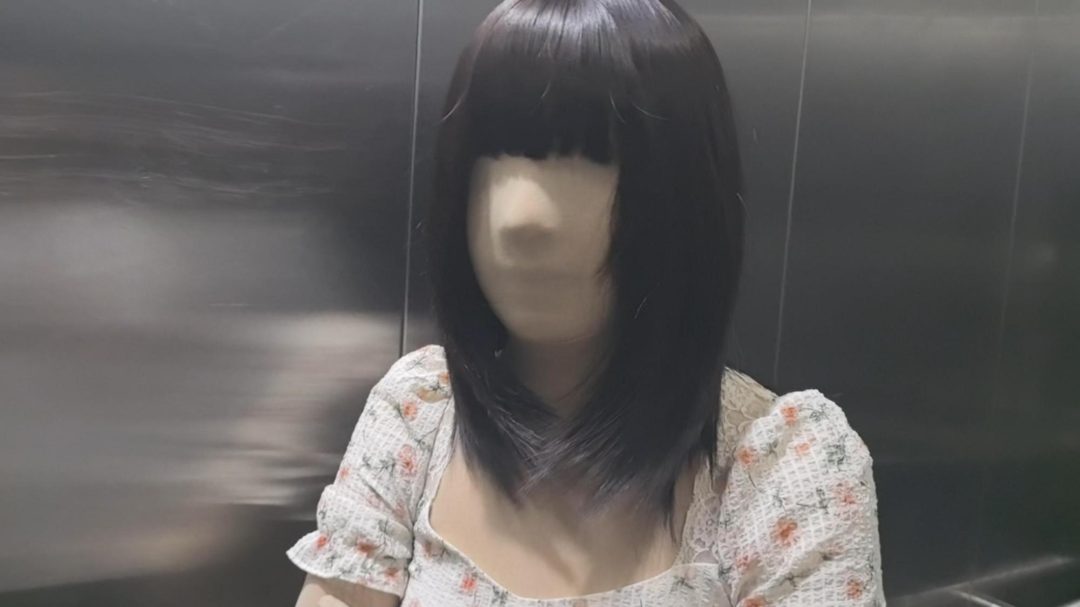 【ZENTAI】全包去逛夜市 出门就遇到隔壁领居家门都没关 差点被发现