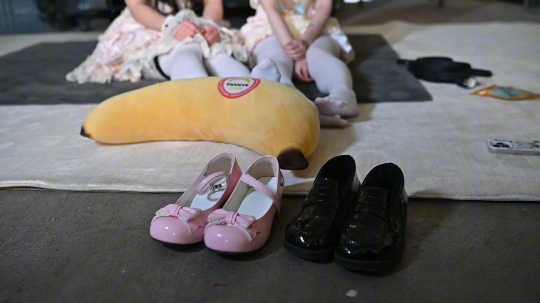 新人雪莉和依依 刚刚成年的小妹妹 女儿服 Lolita 女女调教 百合向 白丝赛高 丝袜堵嘴 柱缚固定 TK