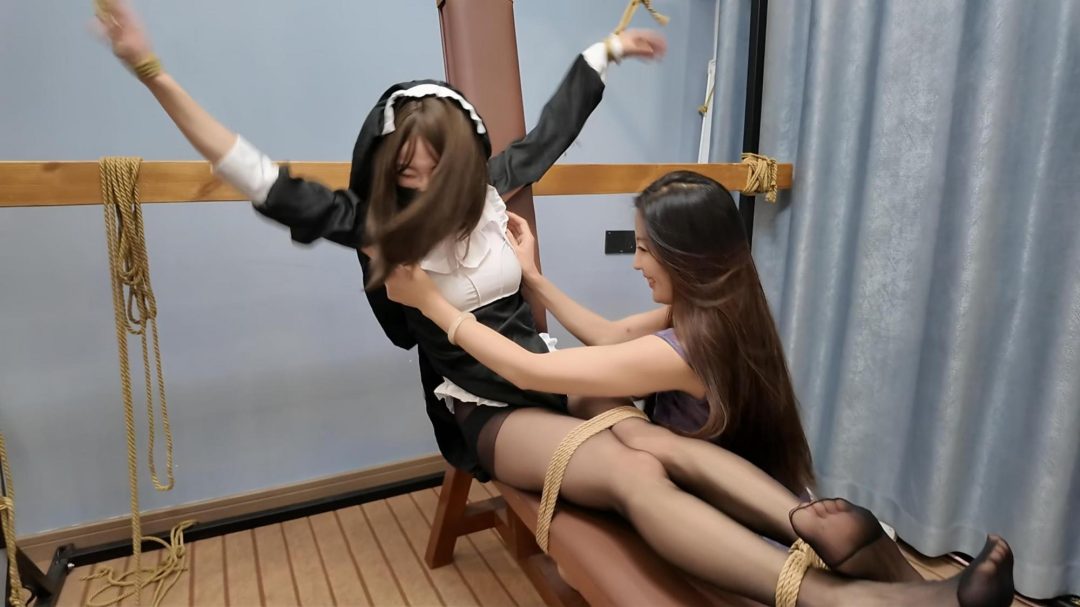 双女互挠之佳佳与小白