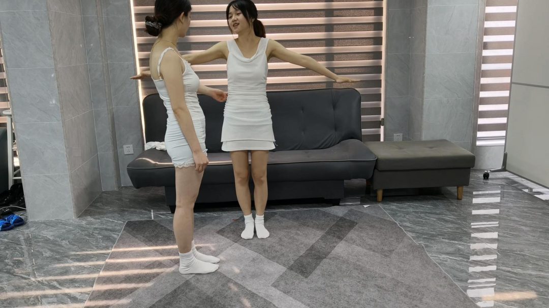 呀哈哈撒比 一月tk和点穴 双女白袜tk挠痒加点穴定身