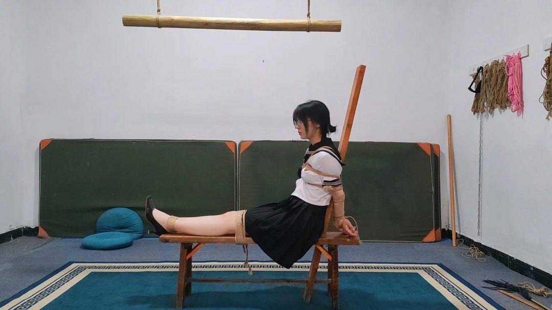 山鬼工作室定拍：清纯女大小北老虎凳 折磨到崩溃