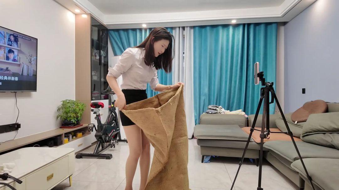 晓琴直播捆绑装麻袋