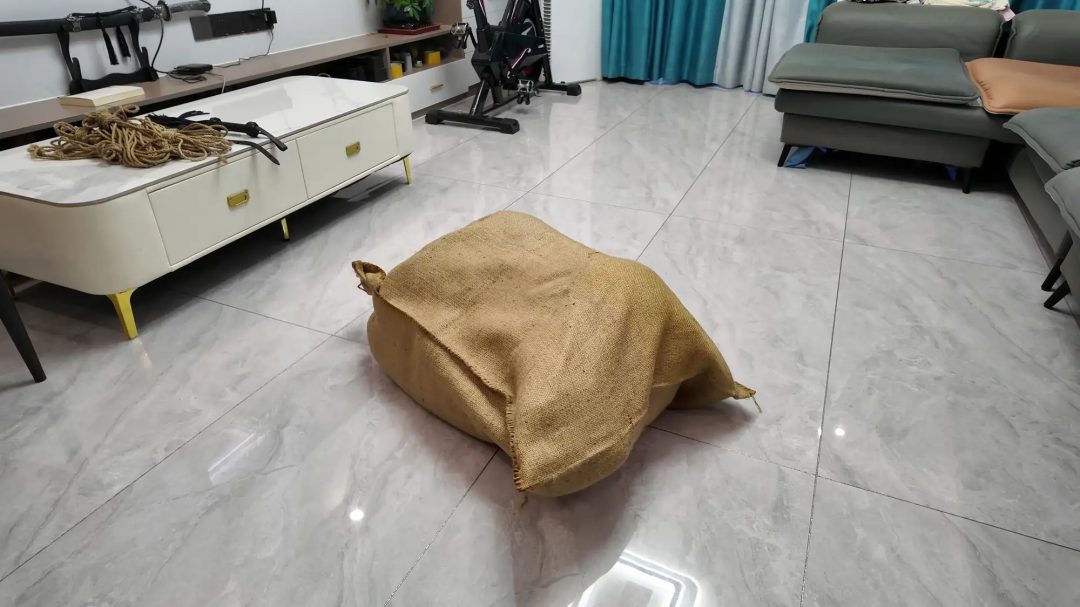晓琴直播捆绑装麻袋