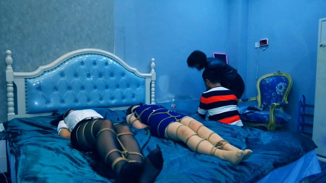定拍转公映《家中惊魂》上集 性感美女被男女歹徒跟踪持刀威胁入室抢劫
