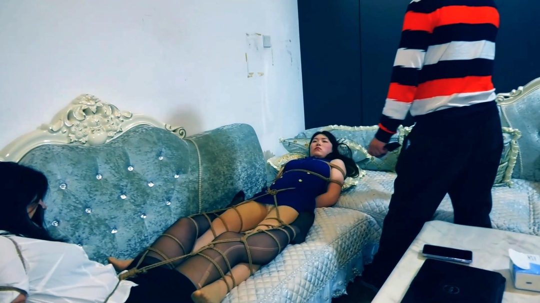 定拍转公映《家中惊魂》上集 性感美女被男女歹徒跟踪持刀威胁入室抢劫