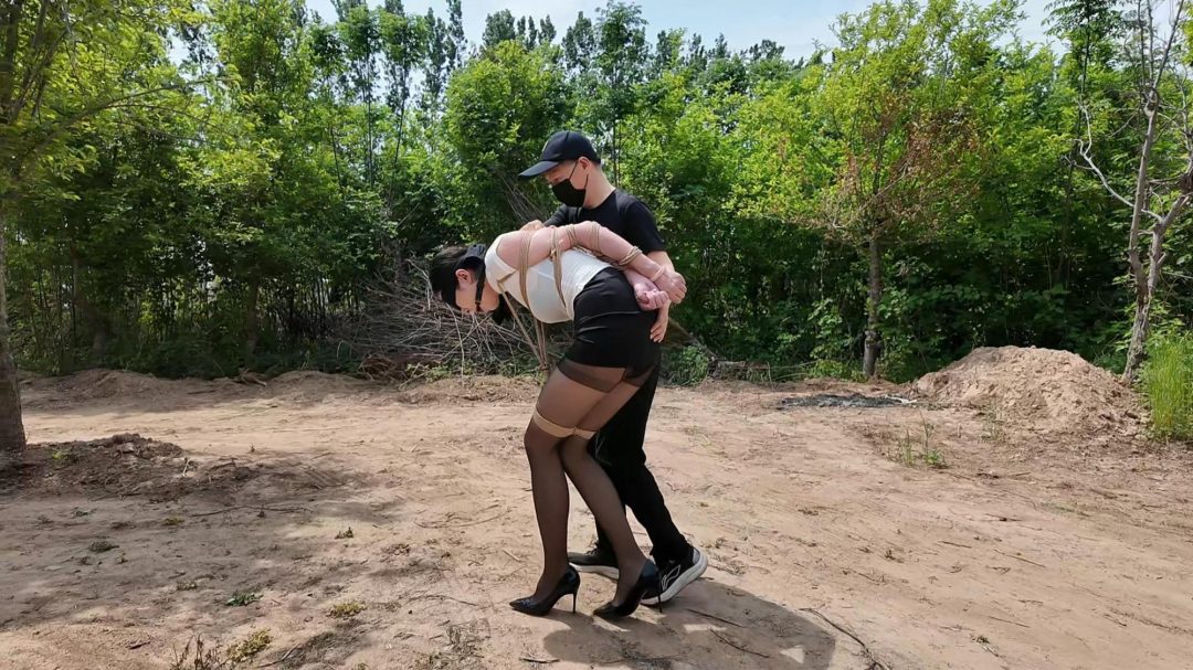 母子捆绑游戏之遇险上集