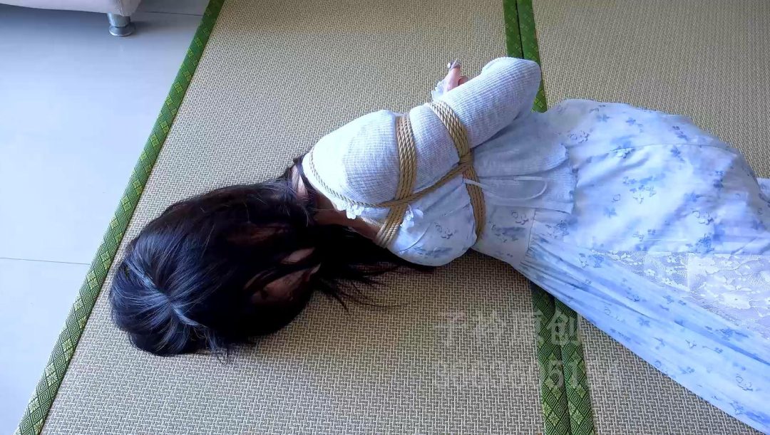  新模试镜 趴着会压到胸疼
