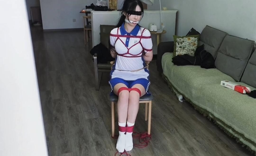 【禾一原创】（私人订制)《加班日》调教/逃跑/足控/紧缚/口球 喜欢的朋友不要错过哟