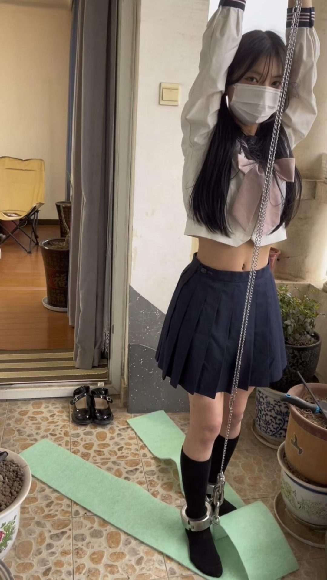 女高中生的10斤重镣体罚日常（上）