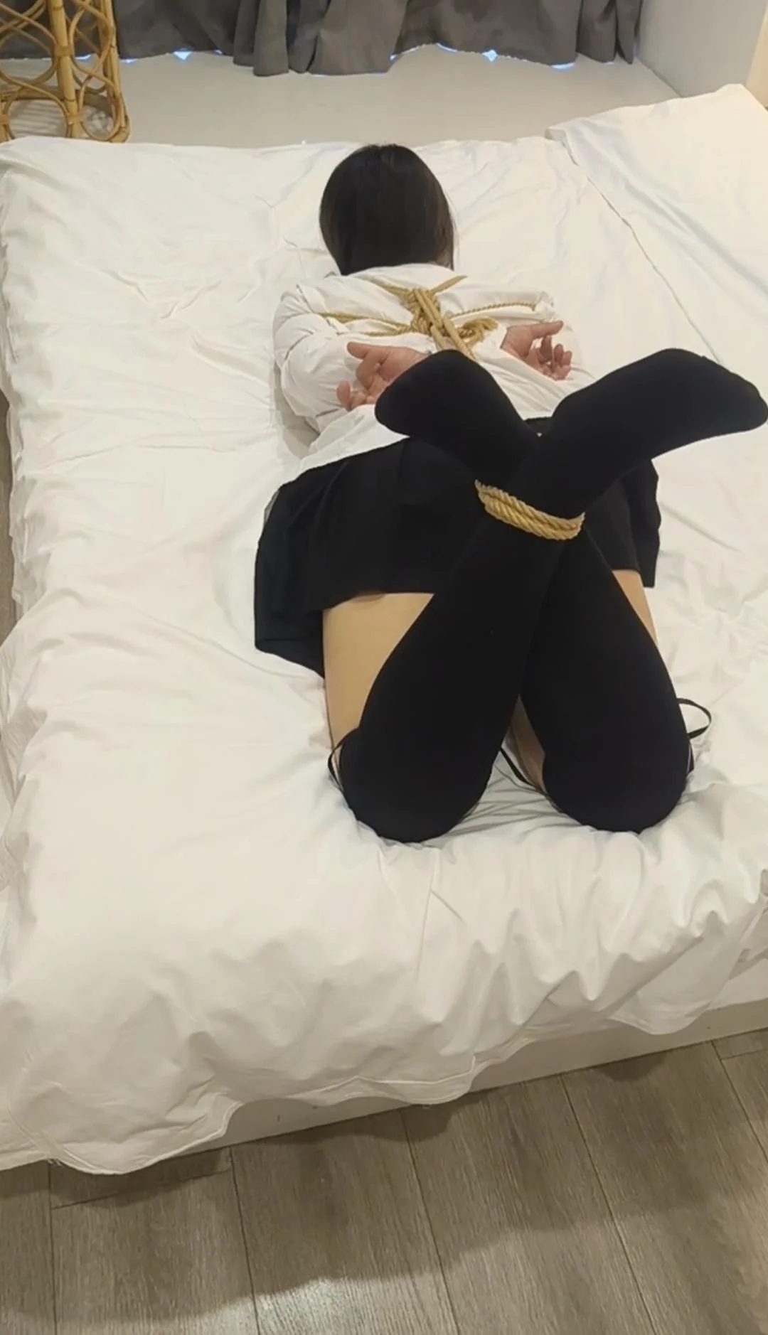 新人小林 台湾人 很怕痒 黑色和肉色长筒袜tk