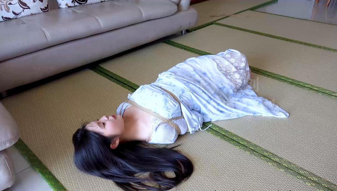  新模试镜 趴着会压到胸疼