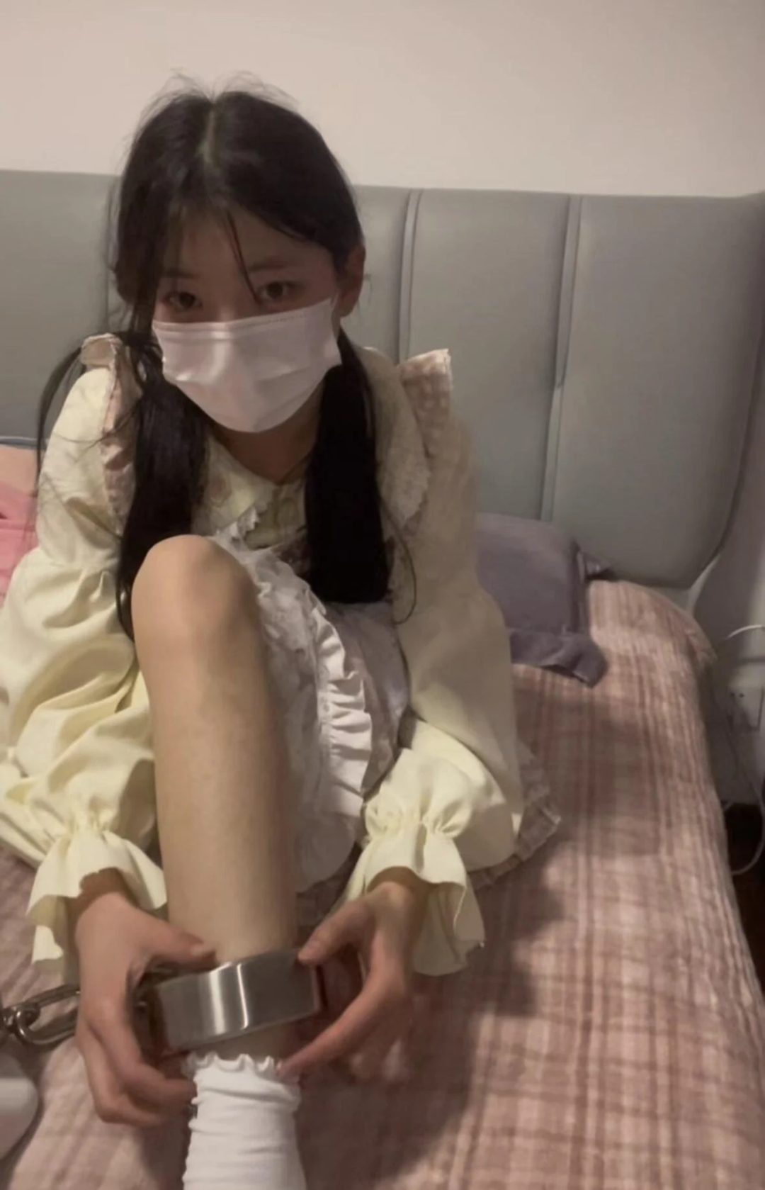 女高中生的10斤重镣体罚日常（下）