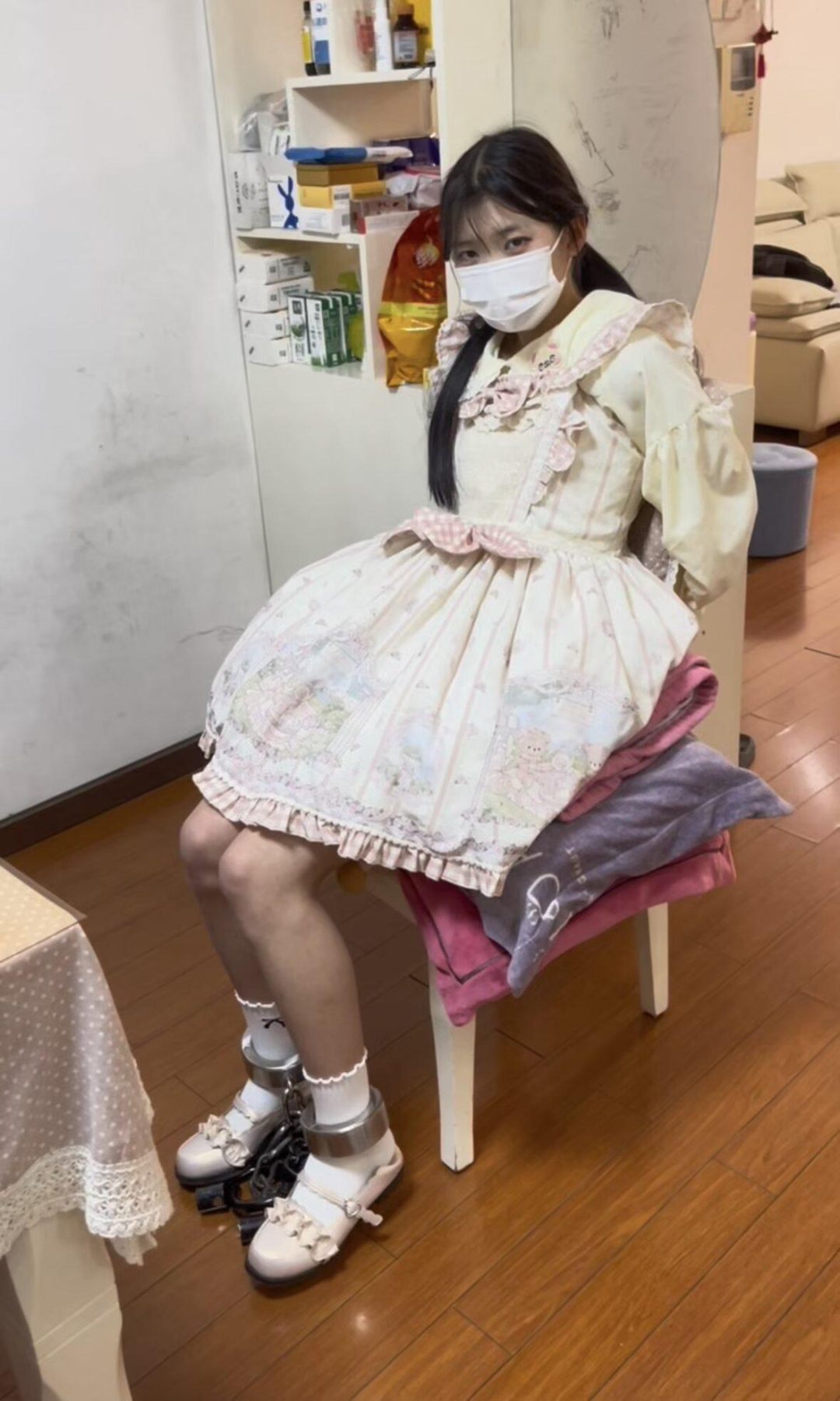 女高中生的10斤重镣体罚日常（下）