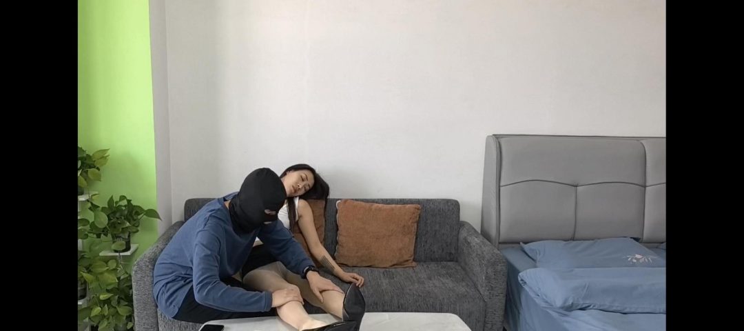 反复捂晕翻白眼|TK|油亮丝袜|抚摸蹂躏全身