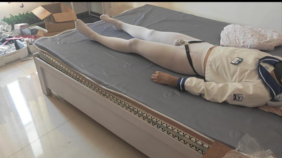 橙子独自一人在家被坏人未遂.学生.侵犯.捆绑.开腿.男娘.白丝.开腿
