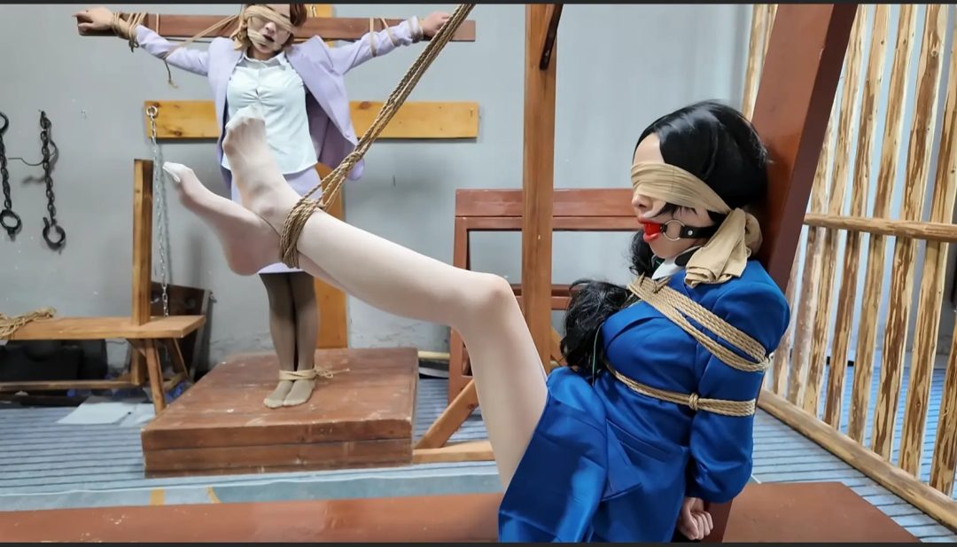 李大侠原创-佳佳雅倩主演-《名侦探柯南》妃英理毛利兰母女遇袭之屈辱