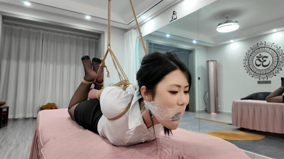 小蓝直臂驷马堵嘴