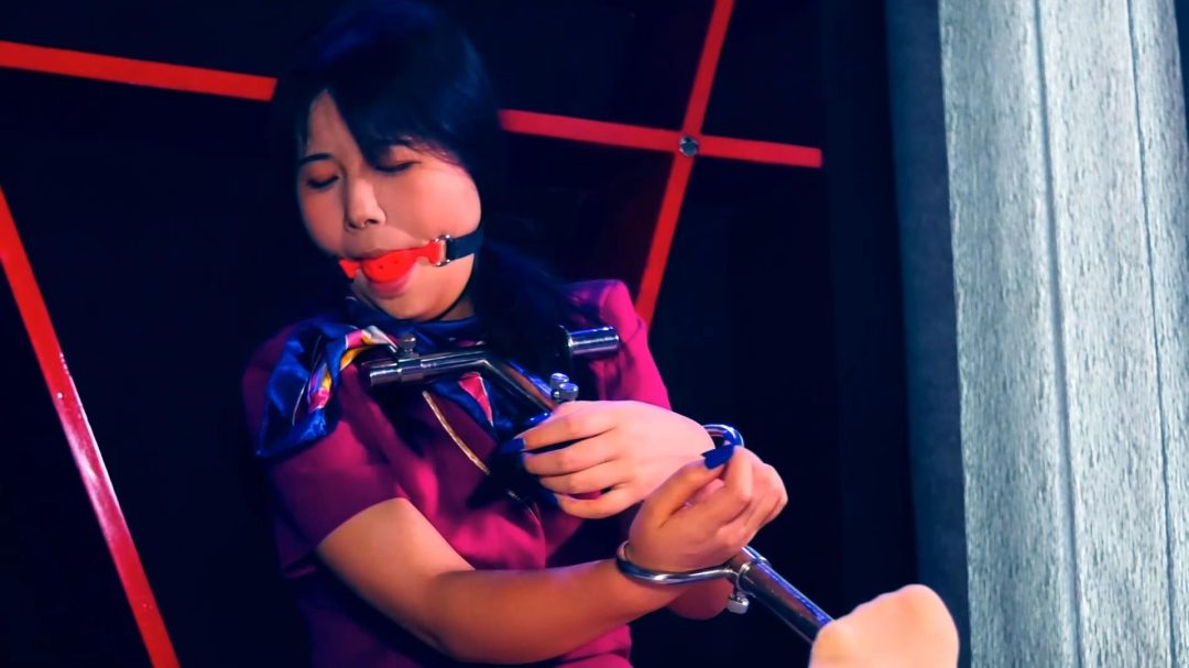 空姐女M放置接口水