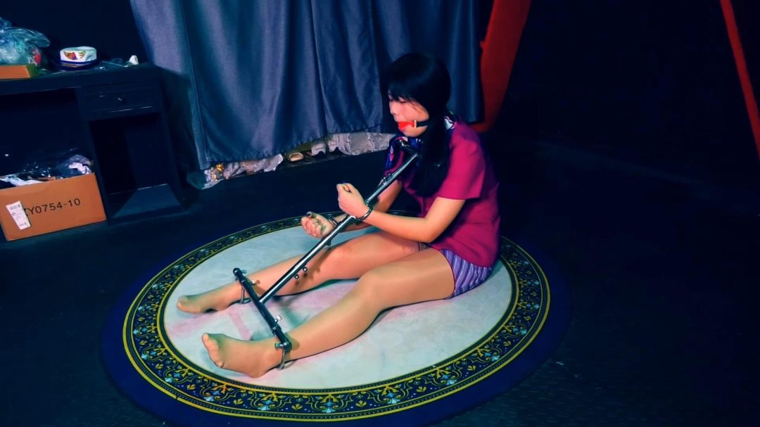 空姐女M放置接口水