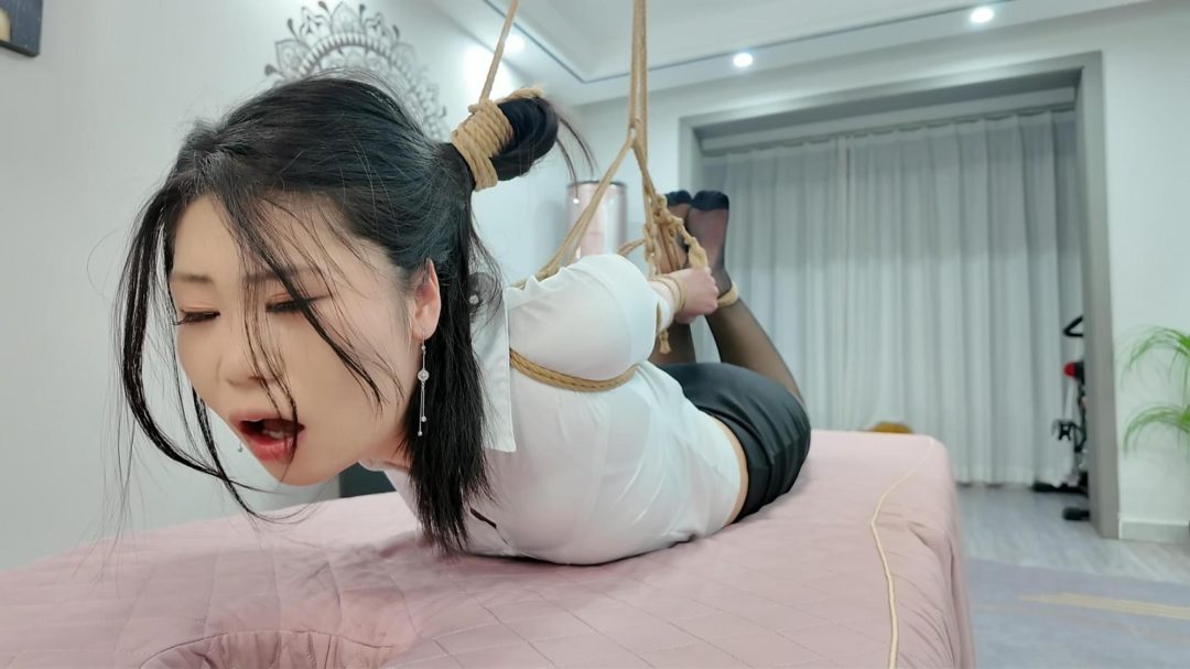 小蓝直臂驷马堵嘴