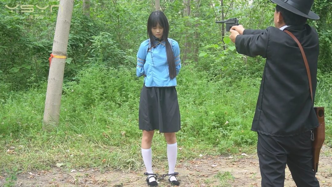 【五四芳魂】牢房里关押着五四装女孩被押进刑房骑木马老虎凳挠打脚心五花大绑刑场