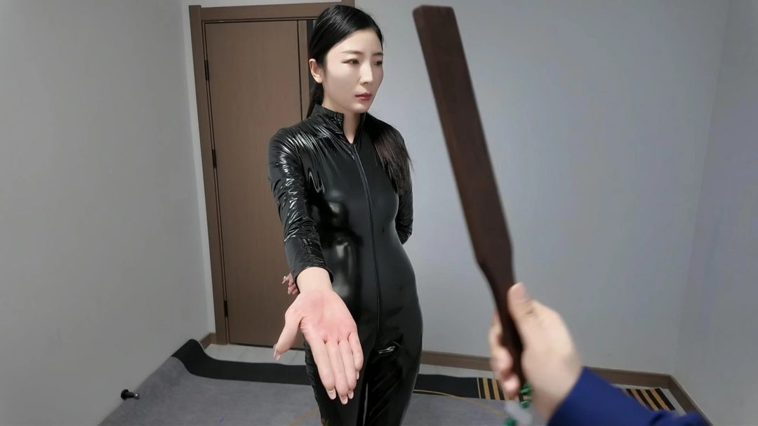 惩罚李老师打手心两百下
