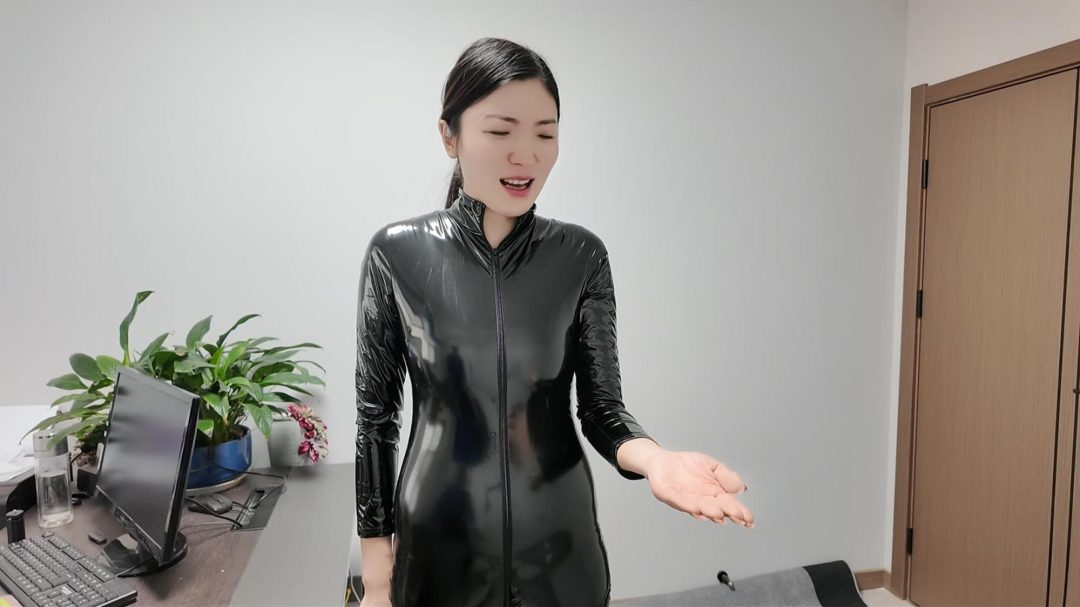惩罚李老师打手心两百下