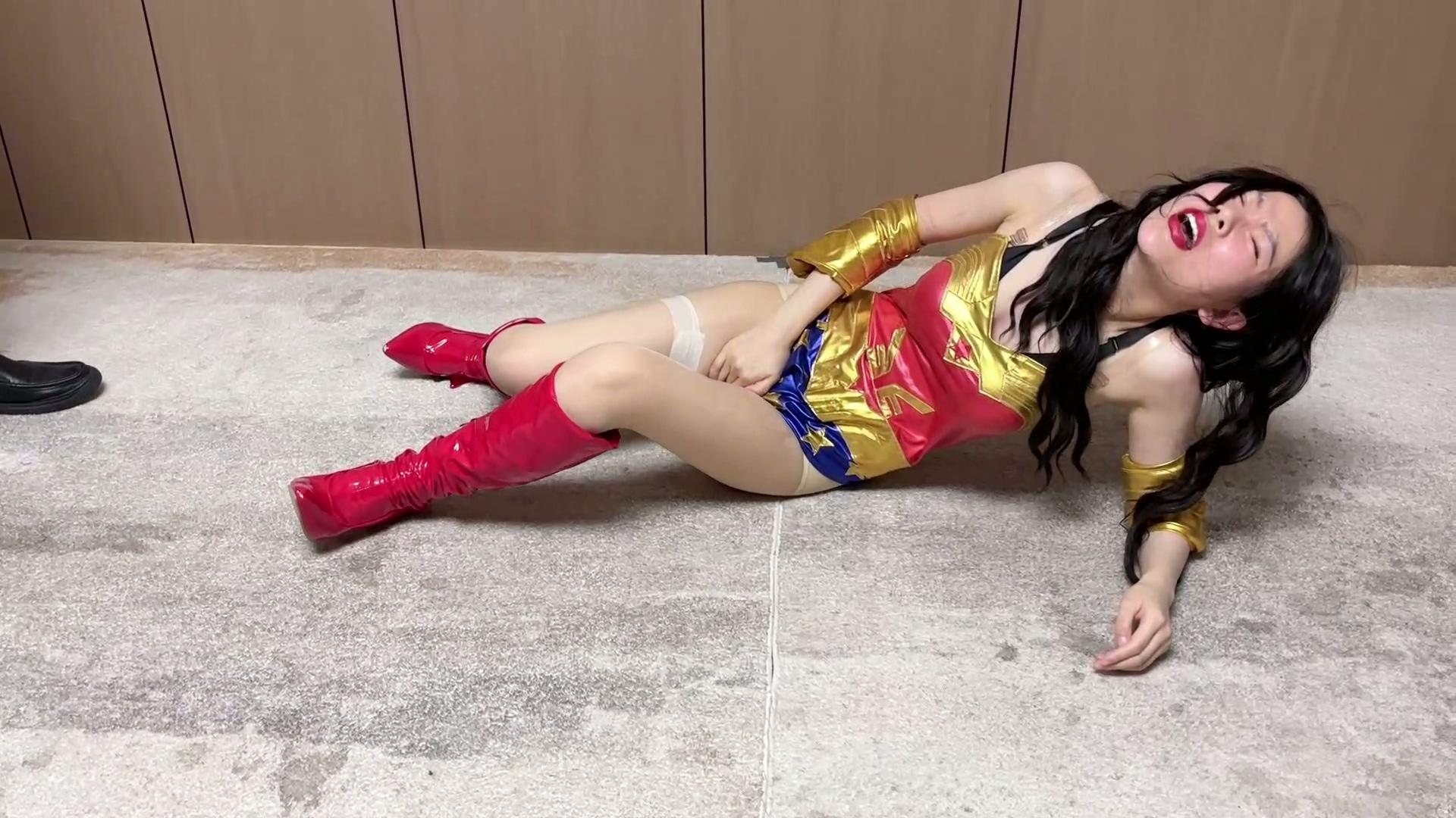 女英雄研究所 [柳洋]大腿受伤的神奇女侠战死