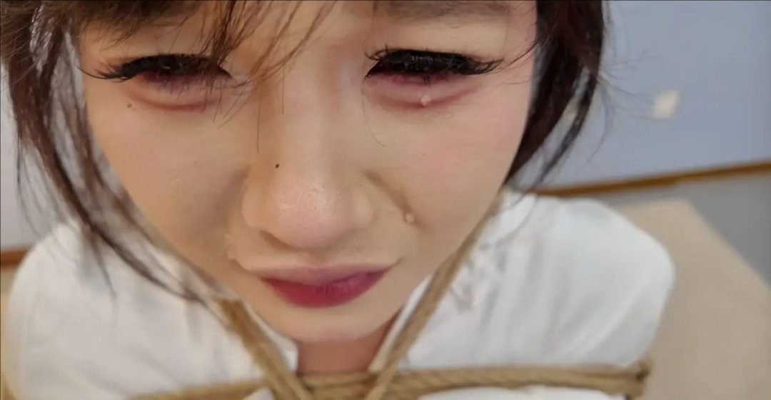 捆绑小骚货 骑傅 日式 蟹腿 皮鞭 心灵访谈 挠脚心痛哭