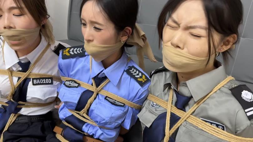 【金宝定制】三位女保安捆绑放置