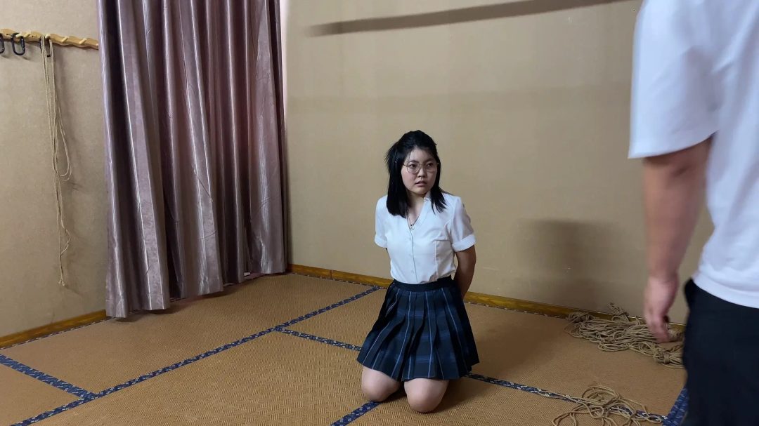 【山鬼工作室·】新模特--在校大学生邓欣欣。初次体验。柔韧性还不错。接受度高