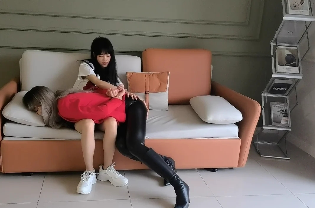 景森HD工作室 穿皮裤长靴的女老师被腹黑女学生玩弄（第二部），百合，女女调教